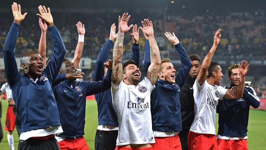 Joie des joueurs du PSG après leur victoire le 16 mai 2015 à Montpellier devenant ainsi champions de France pour la 3e fois consécutive