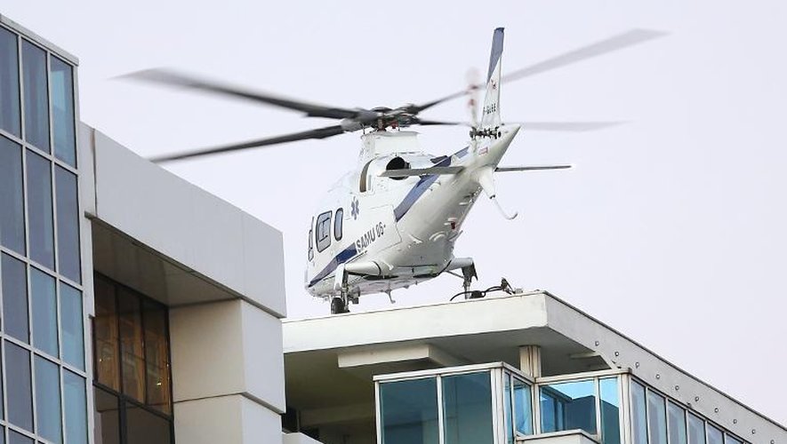 Un hélicoptère du Samu décolle de l'hôpital de Nice le 11 décembre 2013