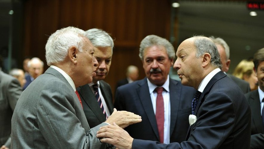 Quatre ministres européens des Affaires étrangères (de gauche à droite, l'Espagnol, José Manuel Garcia Margallo, le Belge Didier Reynders, le Luxembourgeois Jean Asselborn,  et le Français Laurent Fabius)  le 27 mai à Bruxelles