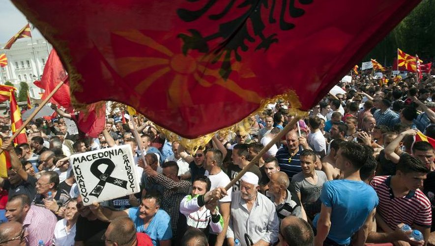 Des manifestants à Skopje demandant la démission du Premier ministre, le 17 mai 2015
