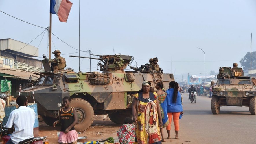 Soldats français en patrouille le 14 février 2016 à Bangui