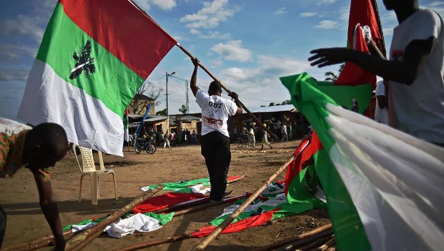 Des supporteurs du parti présidentiel, le 17 mai 2015 à Bujumbura