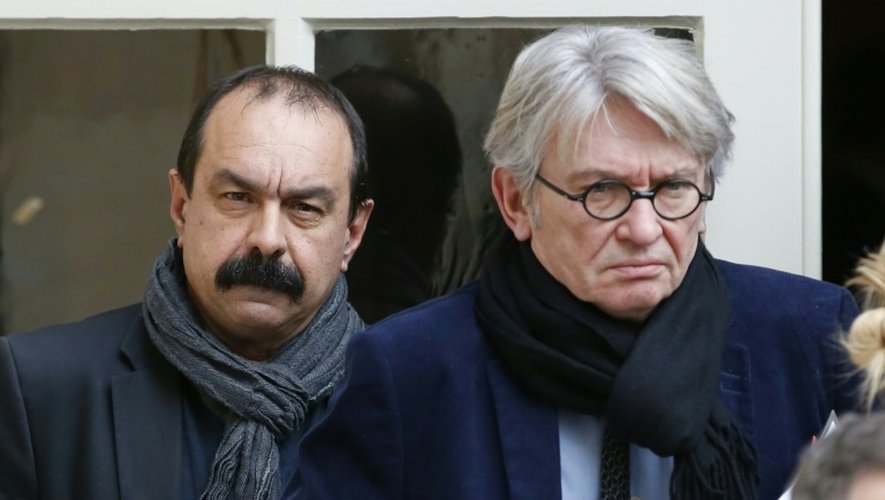 Les secrétaires généraux de la CGT Philippe Martinez (g) et de FO Jean-Claude Mailly (d) à leur sortie de Matignon à Paris le 14 mars 2016