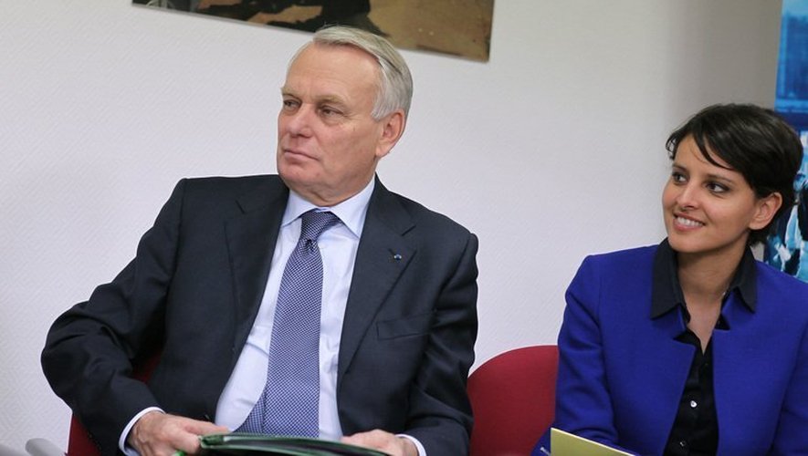 Le Premier ministre Jean-Marc Ayrault et Najat Vallaud-Belkacem, à Evreux, le 23 mai 2013