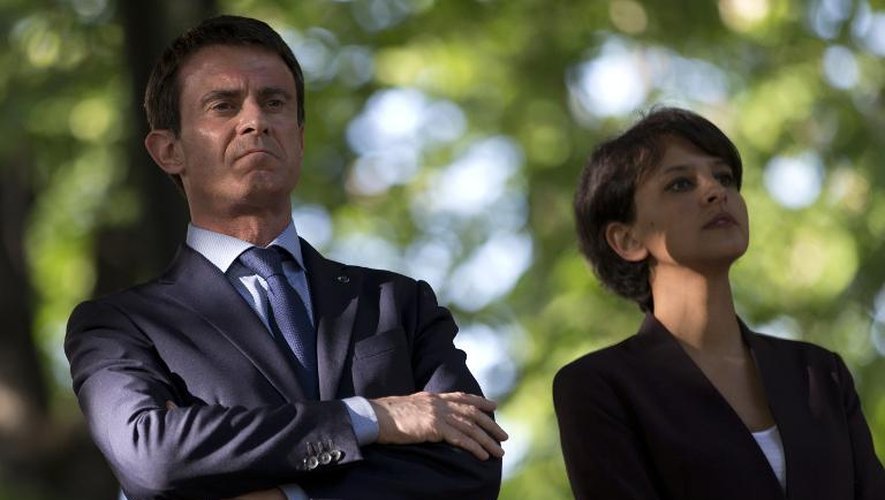 Le Premier ministre Manuel Valls et la ministre de l'Education nationale Najat Vallaud-Belkacem à Paris, le 10 mai 2015
