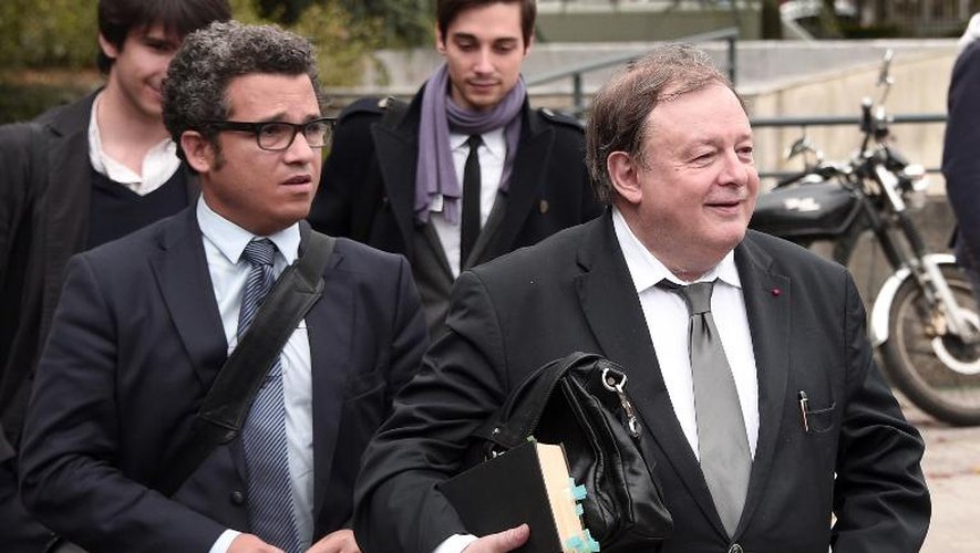 Les avocats des victimes Jean-Pierre Mignard (d) et Emmanuel Tordjmann (g) arrivent au tribunal de Rennes le 18 mai 2015