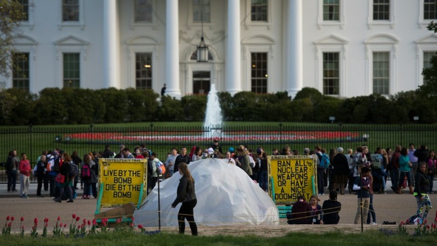 La tente de militants antinucléaires, installée devant la Maison Blanche à Washington depuis 1981, le 30 mars 2016