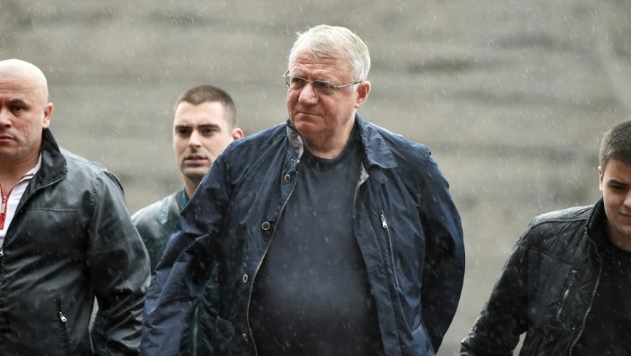 Vojislav Seselj à son arrivée au tribunal le 27 mai 2015 à Belgrade