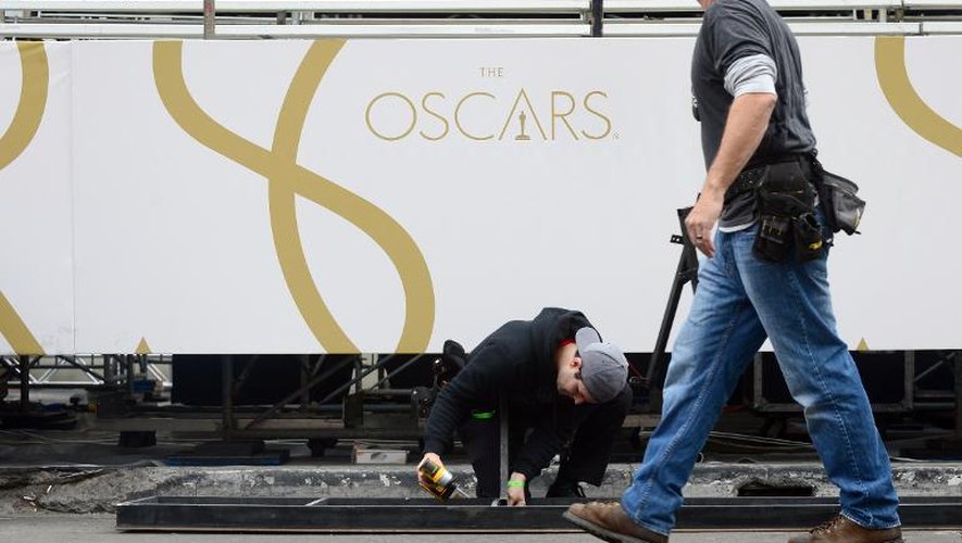 Préparatifs en cours pour la cérémonie des Oscars le 26 février 2014 à Hollywood