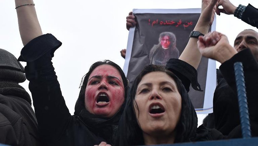 Des manifestants protestent contre le meurtre de Farkhunda à Kaboul le 24 mars 2015
