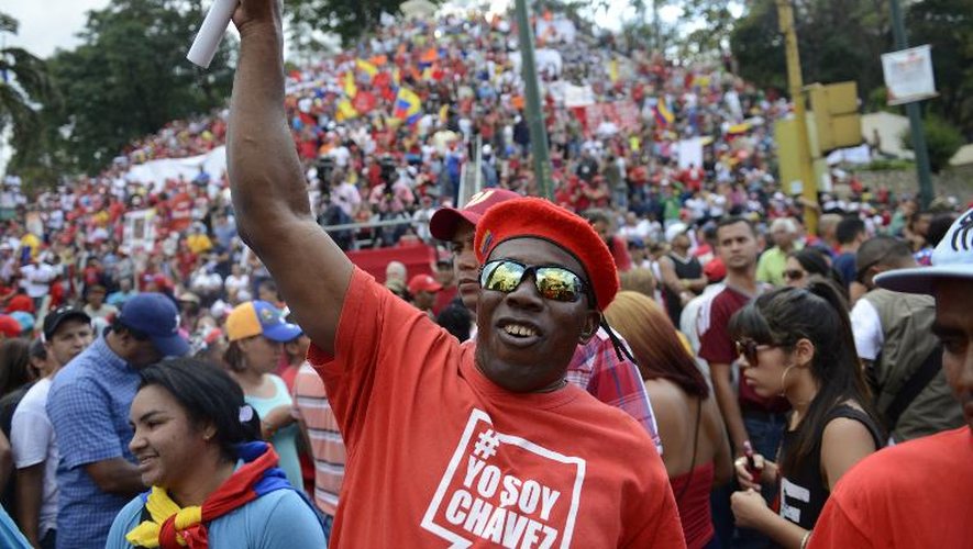 Des partisans du président vénézuélien Nicolas Maduro rassemblés le 27 février 2014 à Caracas
