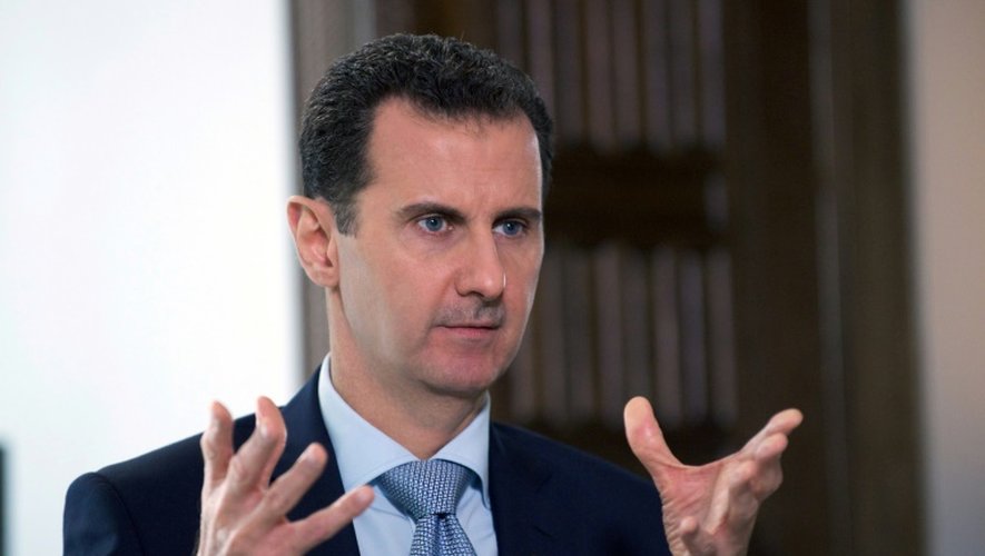 Photo fournie par l'agence de presse syrienne Sana montrant le président Bachar al-Assad lors d'un entretien à l'agence de presse officielle russe Ria-Novosti diffusé le 30 mars 2016, à Damas