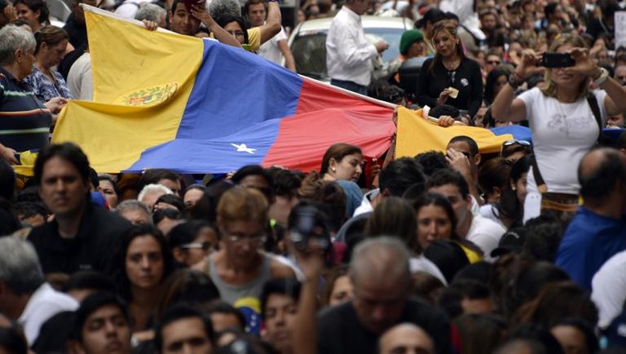 Des manifestants contre le gouvernement de Nicolas Maduro, le 27 février 2014 à Caracas