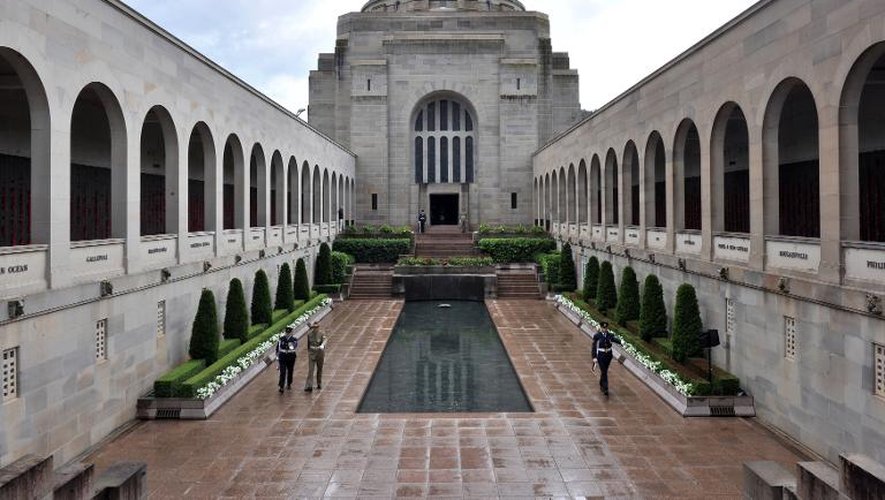 Le mémorial de la Première guerre mondiale avec la flamme du souvenir et la tombe du soldat inconnu, le 20 février 2014 à Canberra, en Australie