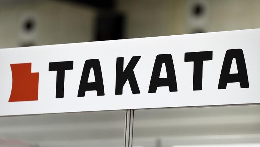 Le logo de Takata à l'enseigne d'un showroom le 23 novembre 2014 à Yokohama