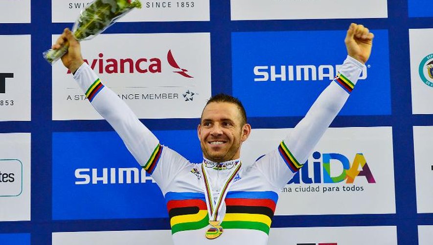 Le Français François Pervis, champion du monde sur le kilomètre sur piste, savoure sa victoire au vélodrome Alcides Nieto Patino, à Cali, le 28 février 2014