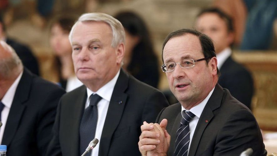Jean-Marc Ayrault et François Hollande le 29 mai 2013 lors d'un "séminaire emploi" à l'Elysée.