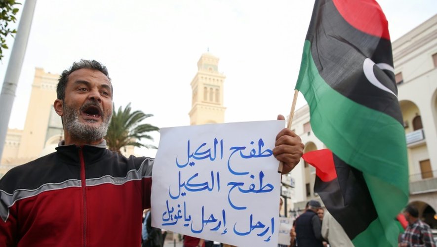 Des partisans du nouveau chef désigné du gouvernement d'union Fayez al-Sarraj à Tripoli le 31 mars 2016
