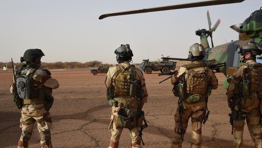 Des soldats de l'opération "Barkhane" sur une base près de Gao, au nord du Mali, le 2 janvier 2015