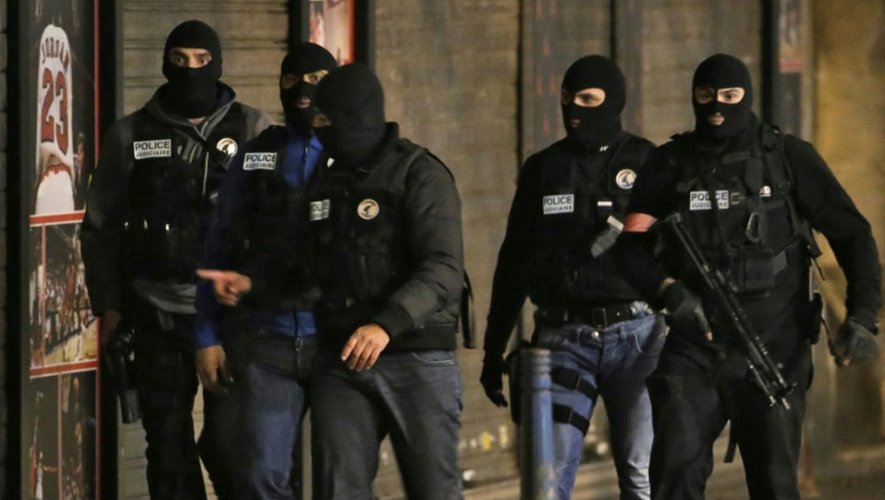Des policiers des forces spéciales en intervention le 18 novembre 2015 à Saint-Denis