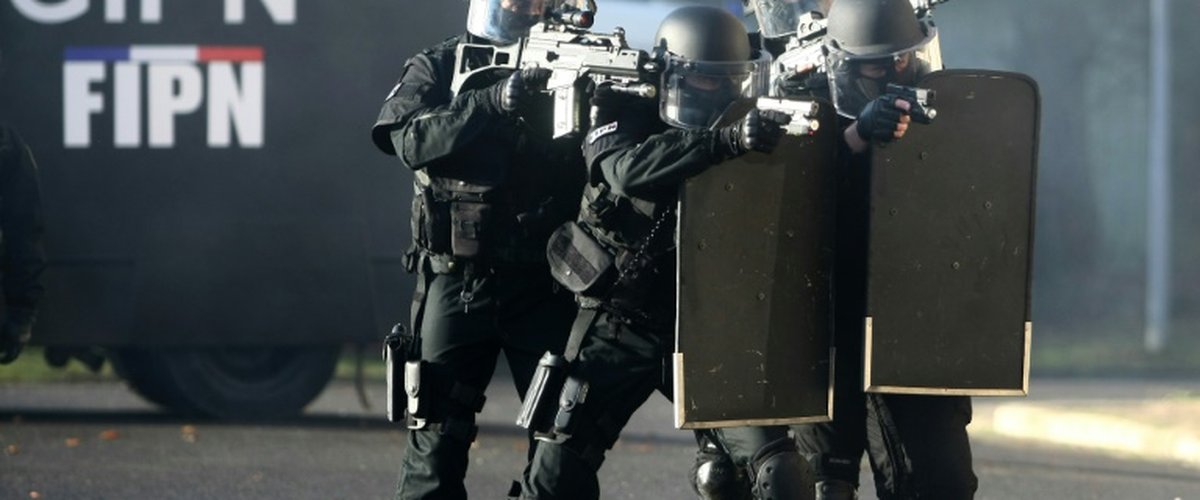 Le Plan De Cazeneuve Pour Les Premiers Intervenants Face A Un Attentat De Masse Centrepresseaveyron Fr