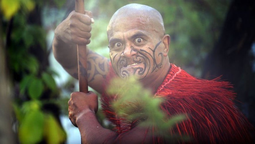 Un guerrier Maori dans un habit traditionnel aux Jardins fruitiers à Laquenexy, près de Metz, le 30 mai 2013
