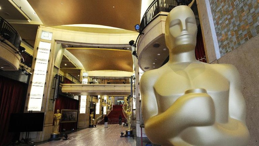 La stature des Oscars le 1er mars 2014 à l'entrée du Dolby Theatre à Hollywood