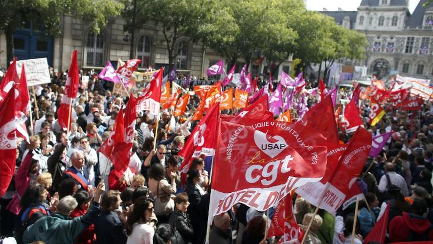 Des milliers d'agents grévistes de l'Assistance publique-Hôpitaux de Paris (AP-HP) battent le pavé le 21 mai 2015 à Paris