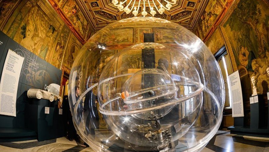 Une reproduction du "Planetarium" d'Archimède présentée dans l'exposition sur le grand inventeur grec, le 30 mai 2013 à Rome