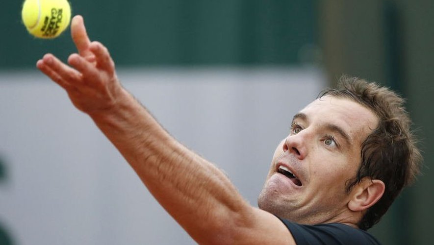 Le Français Richard Gasquet au service contre le Polonais Michal Przysiezny le 31 mai 2013 au 2e tour de Roland-Garros. Gasquet a gagné 6-3 6-3 6-0