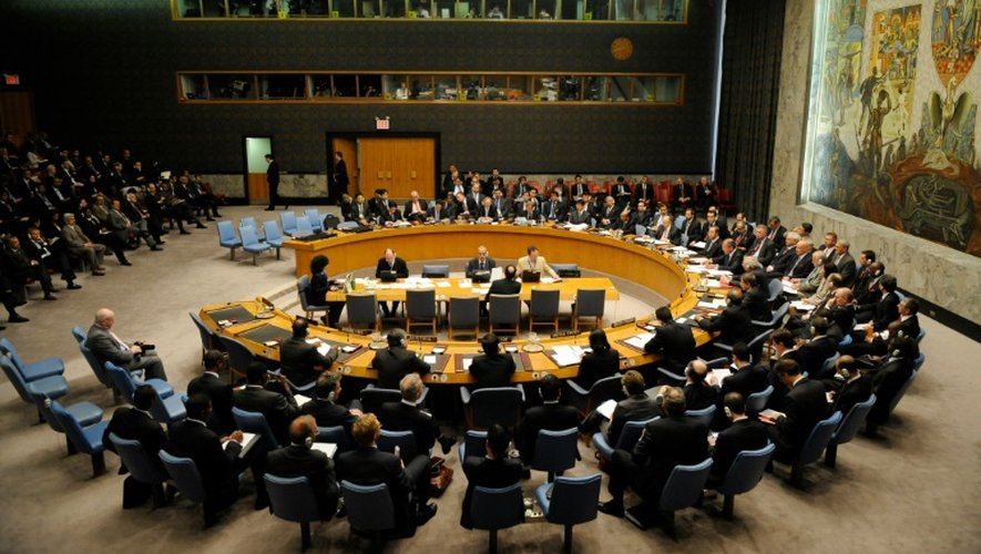 Préparée par la France, cette résolution confie au secrétaire général de l'ONU Ban Ki-moon le soin de dresser dans les quinze jours une liste des options envisageables pour ce déploiement policier, en collaboration avec le gouvernement burundais et l'Union africaine