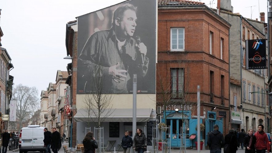 Comme à Toulouse depuis 2007, un portrait géant de l'artiste sera installé sur une façade du ministère de la Culture à Paris.