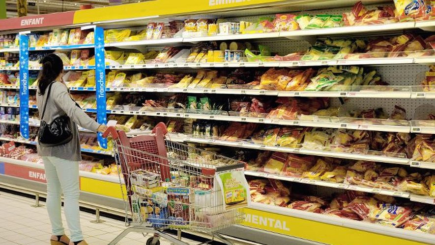 Des rayons dans un supermarché, le 27 juin 2014 dans le nord de la France