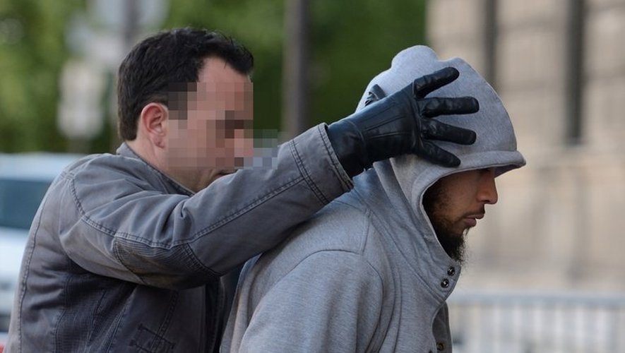Le suspect arrêté dans les Yvelines à son arrivée le 29 mai 2013 dans les locaux de la BRI à Paris