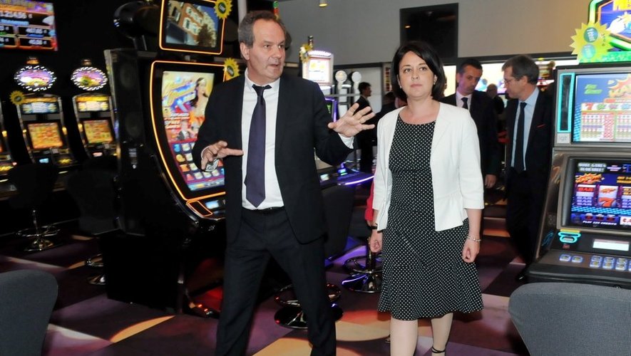 La ministre du Logement, de l’Égalité des territoires et de la Ruralité, Sylvia Pinel avec Antoine Arevian, le PdG du groupe Arev’Finance, l’opérateur du casino.