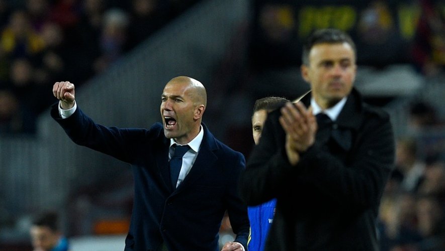L'entraîneur du Real Madrid Zinédine Zidane lors du clasico face au FC Barcelone, le 2 avril 2016 au Camp Nou
