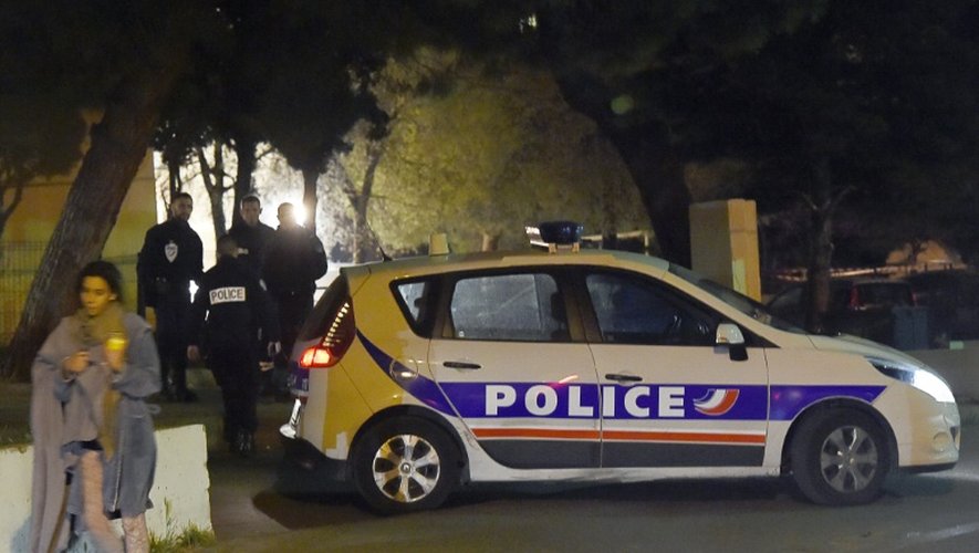 Des policiers sur les lieux d'une fusillade à Marseille où trois hommes ont été tués, le 3 avril 2016