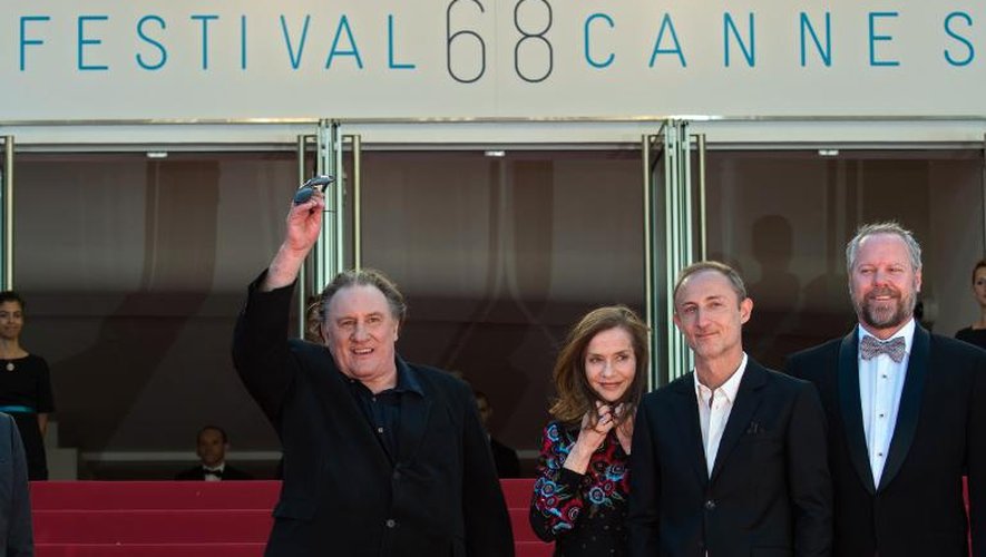 Les acteurs Gérard Depardieu et Isabelle Huppert, le réalisateur Guillaume Nicloux et  l'acteur Dan Warner présentent le film "Valley of Love" au festival de Cannes, le 22 mai 2015