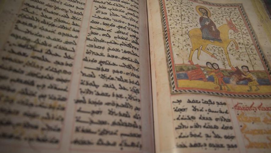 Le fac-similé d'un manuscrit datant du XVIIIe siècle, exposé aux Archives nationales, dans le cadre de l'exposition "Mésopotamie, carrefour des cultures", à Paris, le 22 mai 2015