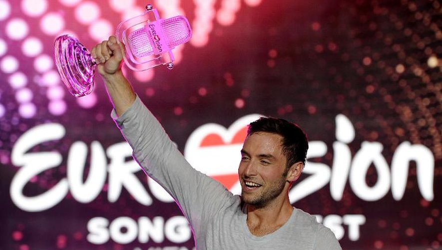 Mans Zelmerlow a remporté le trophée du concours Eurovision de la chanson le 23 mai 2015 à Vienne