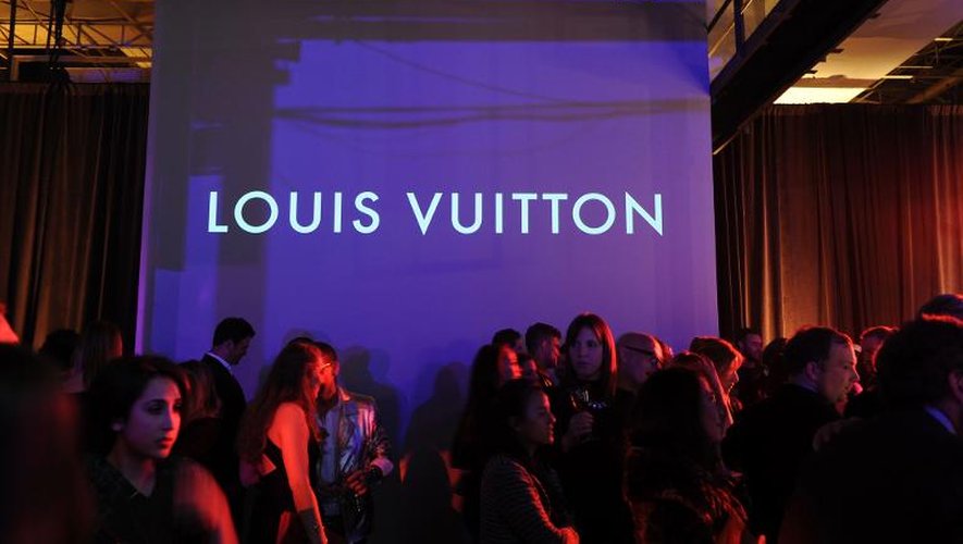 Logo de Louis Vuitton lors d'un gala à New York, le 23 octobre 2013