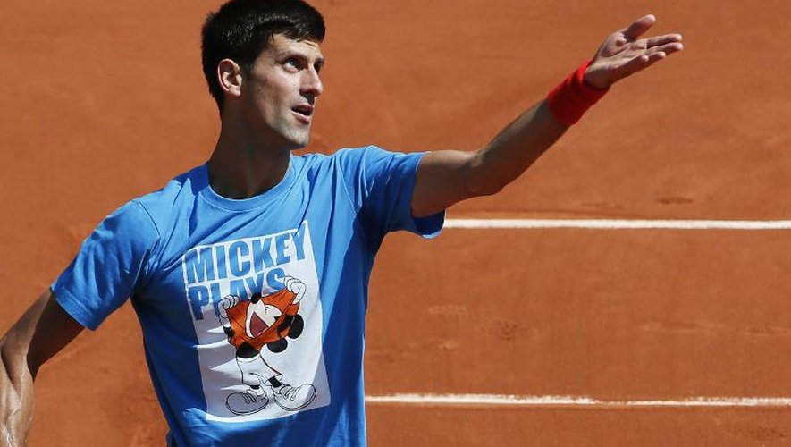 Novak Djokovic, lors d'une séance d'entraînement avant le début du tournoi de Roland-Garros, le 22 mai 2015 à Paris