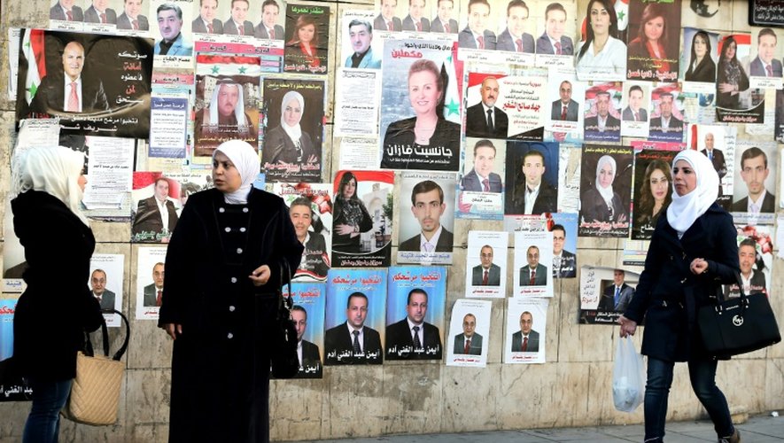 Des affiches de campagne des candidats aux législatives syriennes, dans les rues de Damas, le 2 avril 2016