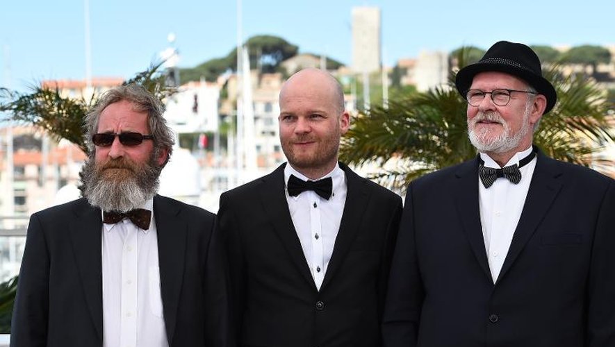 (de g à d) L'acteur islandais Sigurdur Sigurjonsson, le réalisateur Grimur Hakonarson et l'acteur Theodor Juliusson présentent "Hrutar" au festival de Cannes le 15 mai 2015