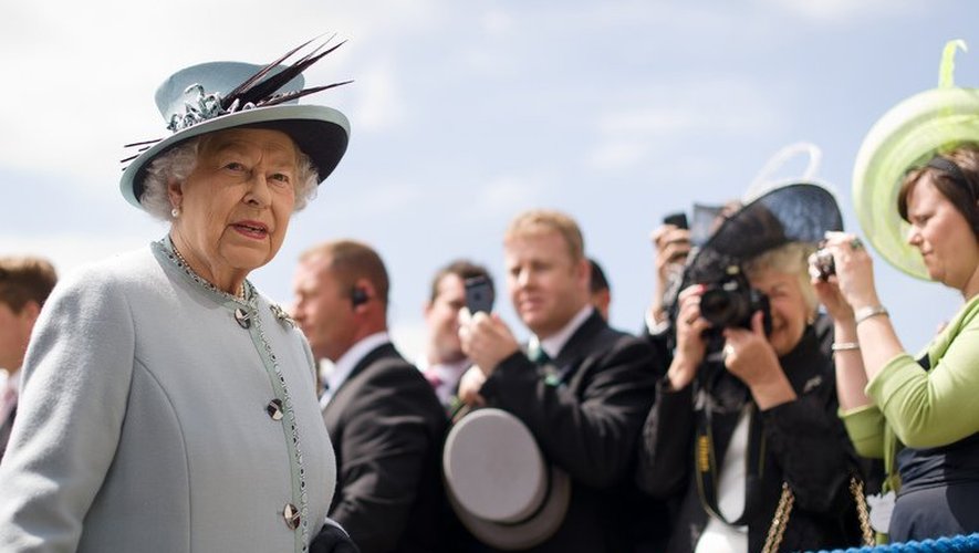 La reine Elizabeth II, le 1er juin 2013 à Surrey dans le sud du Royaume-Uni