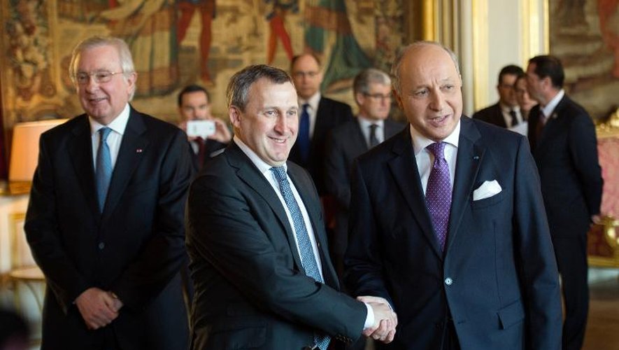 Les chefs de la diplomatie ukrainienne et française, Andrii Dechtchitsa (g) et Laurent Fabius le 5 mars 2014 à Paris