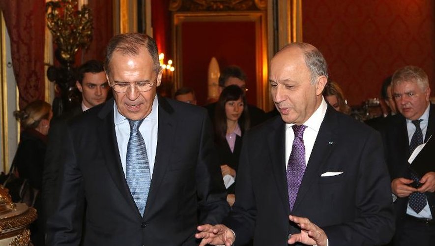 Le ministre russe des Affaires étrangères Sergueï Lavrov et son homologue français Laurent Fabius à l'Elysée Paris le 5 mars 2014