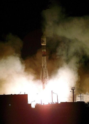 Une photo fournie par l'Agence spaciale européenne montrant, le 2 juin 2003 à Baïkonour, le lancement de la fusée Soyouz-Fregatavec à son bord la sonde européenne Mars express