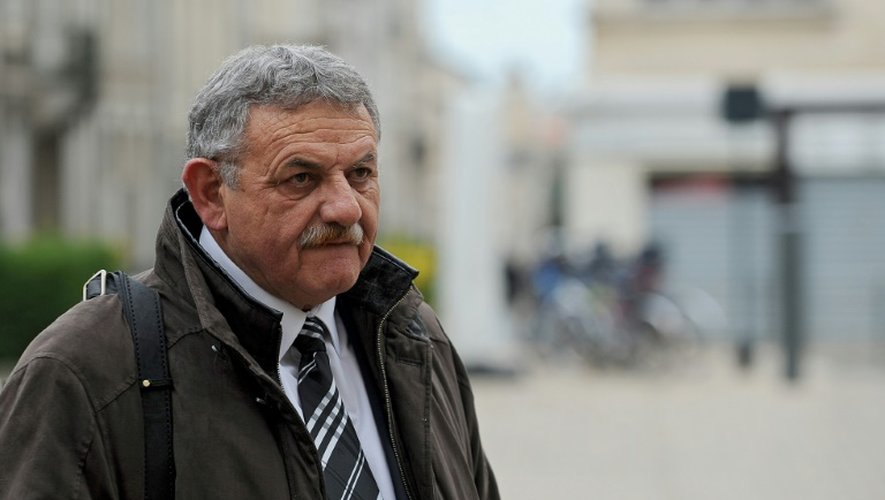 L'ancien maire de la Faute-sur-Mer René Marratier arrive au palais de justice de Poitiers le 1er décembre 2015