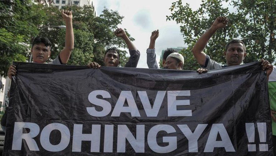 Des réfugiés de la minorité rohingya résidant en Malaisie manifestent en faveur de leur communauté devant l'ambassade de Birmanie à Kuala Lumpur le 21 mai 2015